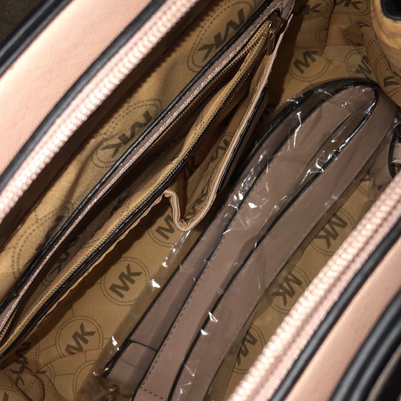 BNWT purse - Picture 4 of 7